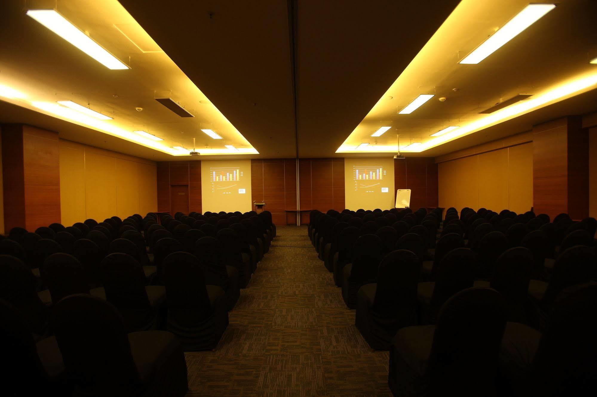 Keys Prima By Lemon Tree Hotels, Pimpri, Pune Екстериор снимка